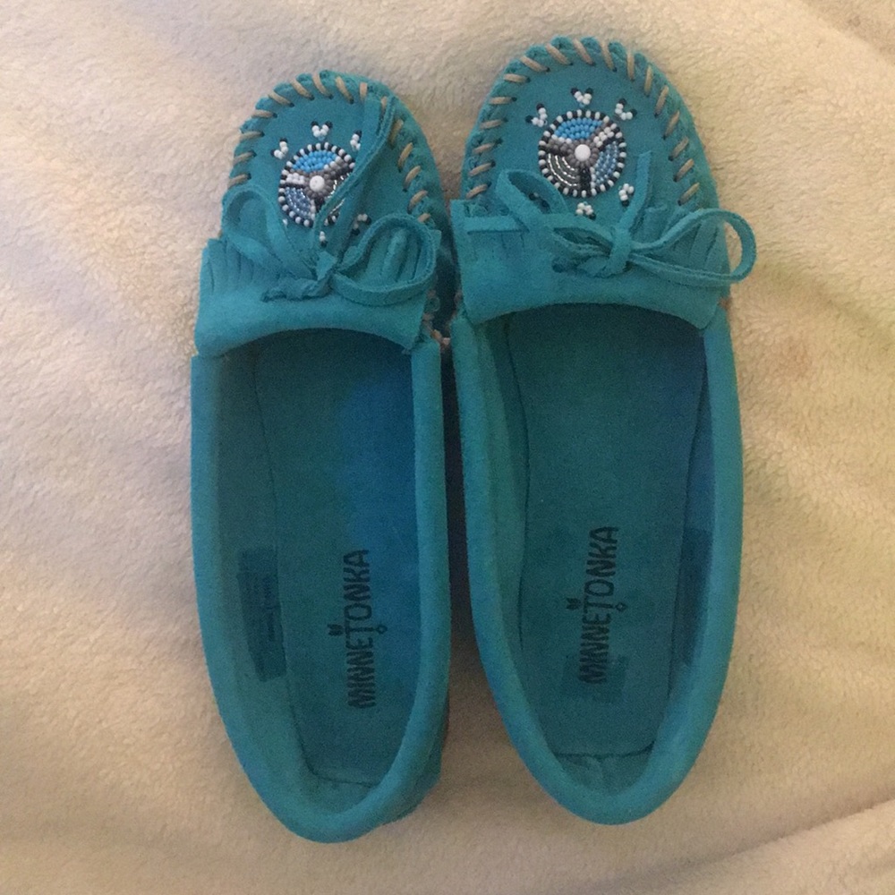 Teal NWOT Minnetonka Moccasins size 6